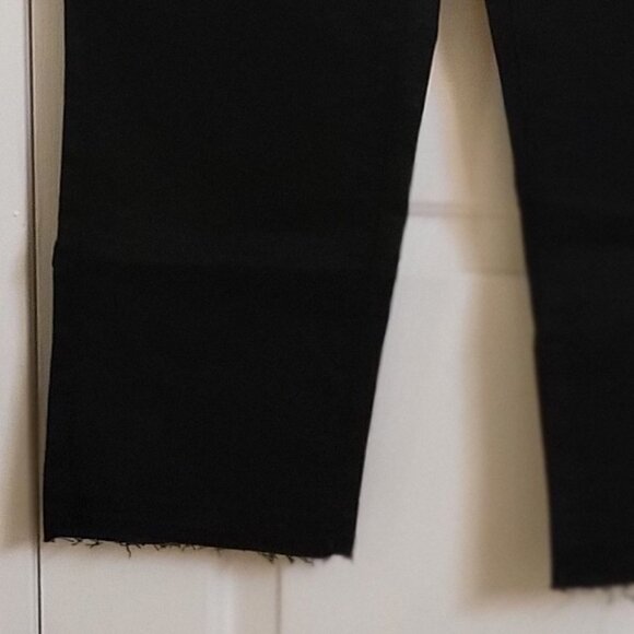 NYDJ Black Capri jeans/frayed hem Size 10 NWOT - Picture 9 of 14